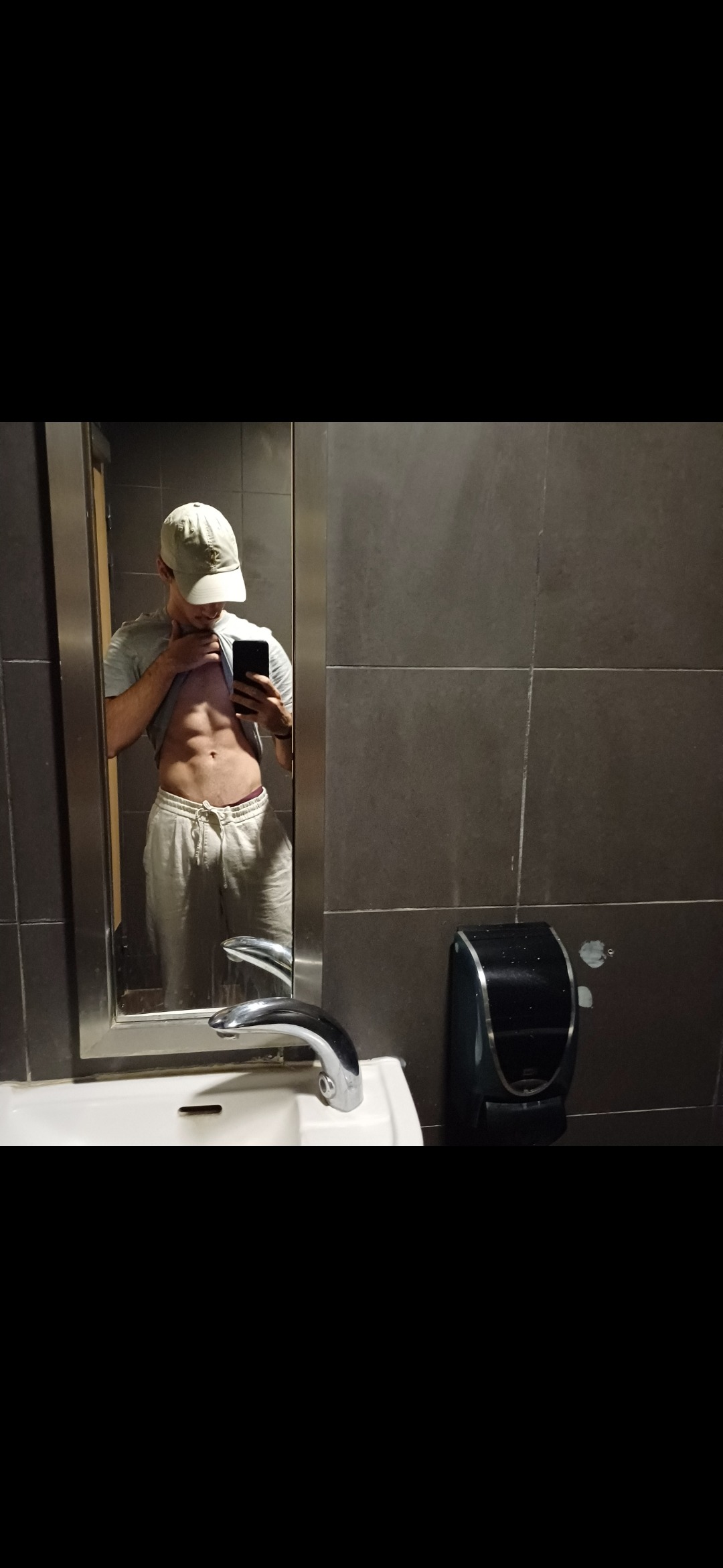 Profil de Fanilo, 21 ans, Agence Rencontre à Schweizersholz